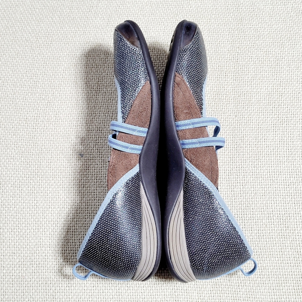 Teva Slip On Mary Jane Flats Brown Suede Blue Accents Shoes Women's (9) - Picture 6 of 9